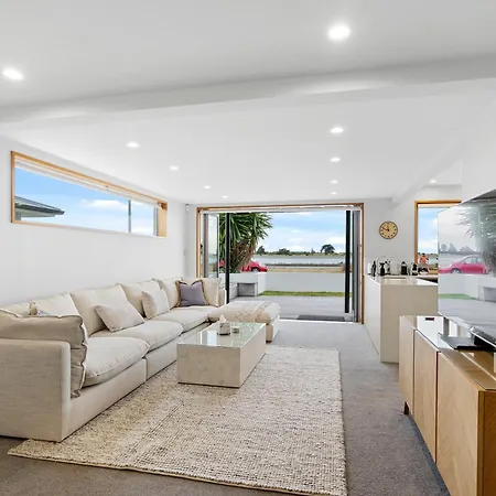 Beachside Bliss - Redcliffs
